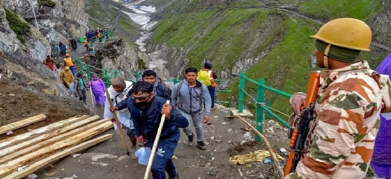 Farooq Abdullah takes stock of facilities for Amarnath pilgrims