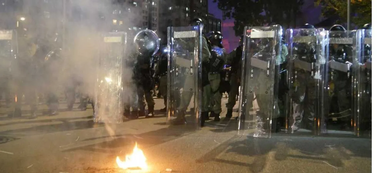 Police fire tear gas, rubber bullets at pro-democracy protesters in Hong Kong