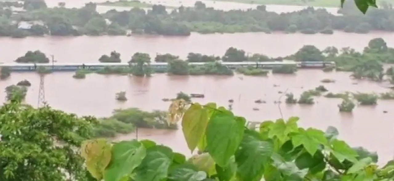 All Mahalaxmi Express passengers, stranded in floods for 15 hours without food, water, rescued