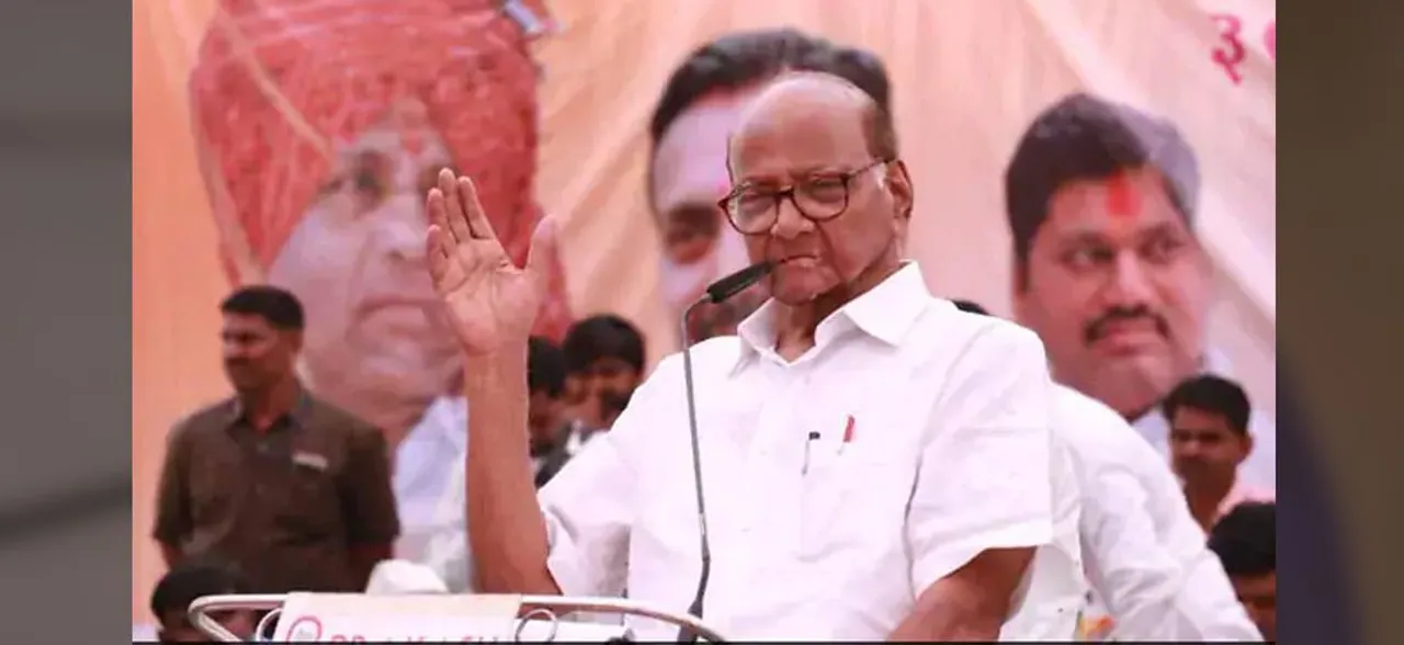 Sharad Pawar shares stage with Devendra Fadnavis, praises his speeches