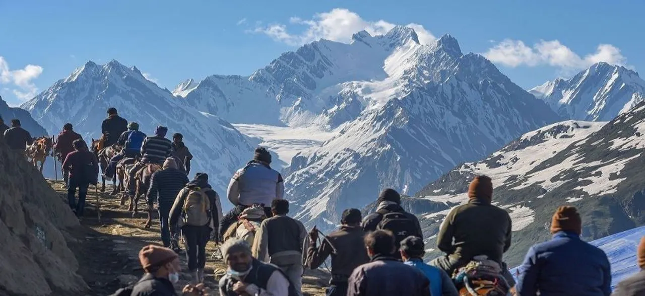 Amarnath Yatris, tourists asked to 'immediately' leave Kashmir amid terror threats