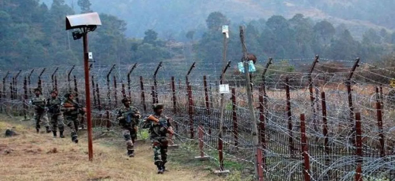Pakistan troops target forward posts along LoC in J&Kâ€™s Poonch, Army retaliates