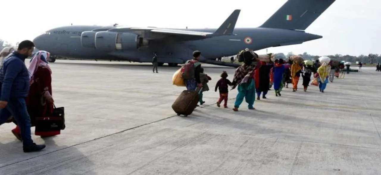 Indian Air Force carries over 320 tourists out of Srinagar