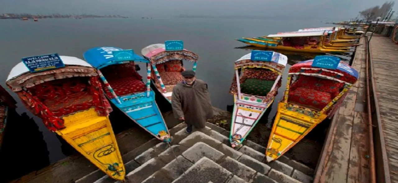 â€˜Order, order, orderâ€™: Bee-line at fuel stations, the saga of Kashmir since FRIDAY