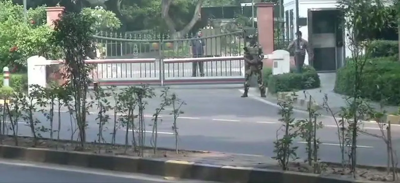 Kashmir: Lt Gen Ranbir Singh meets J-K Governor Satya Pal Malik, briefs him about security situation