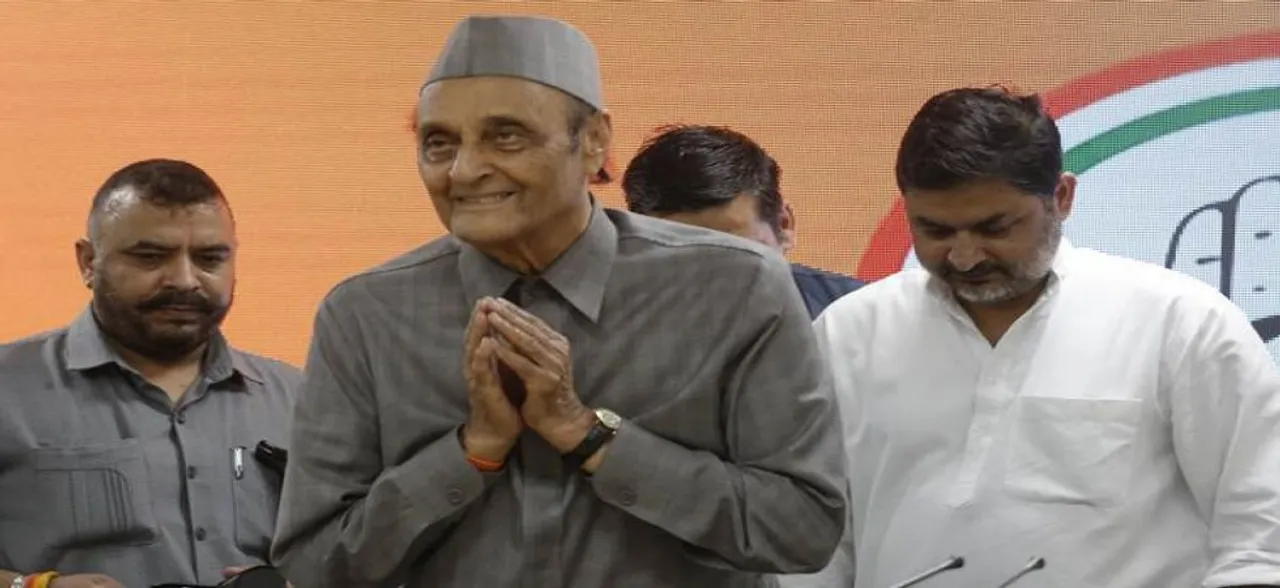 Congress' Karan Singh differs from party, terms Centre's move on Jammu and Kashmir 'positive'