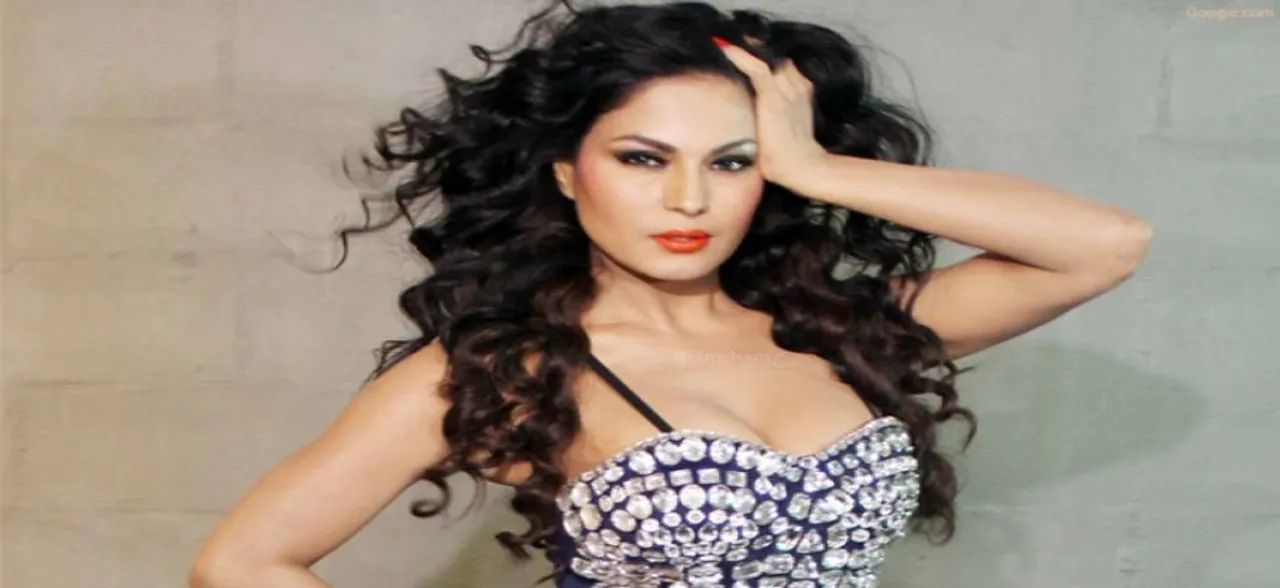 Veena Malik stoops to new low as she makes nasty tweet after Sushma Swaraj's death, gets schooled by netizens