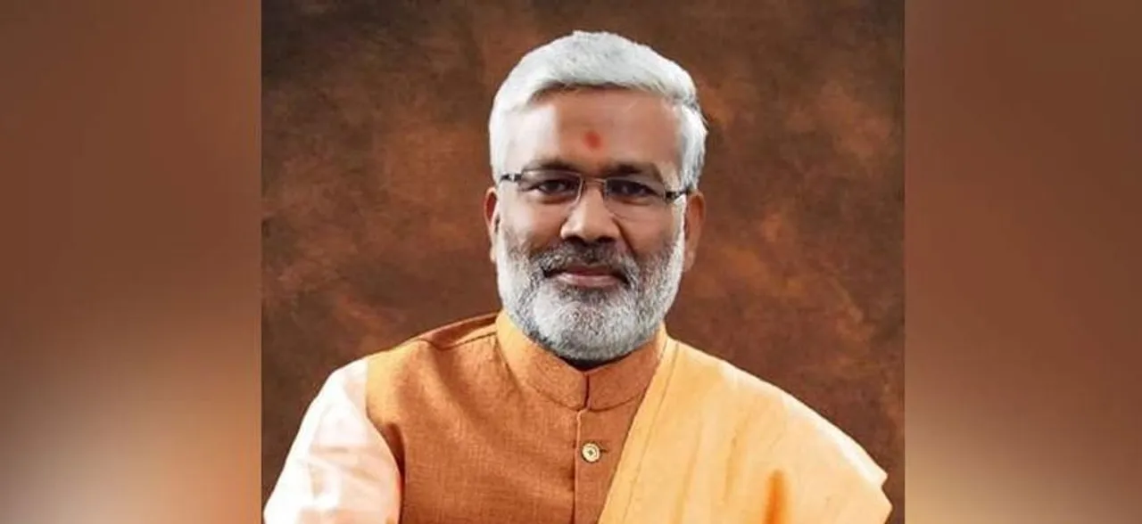UP BJP chief Swatantra Dev Singh hurts finger, rushed to hospital