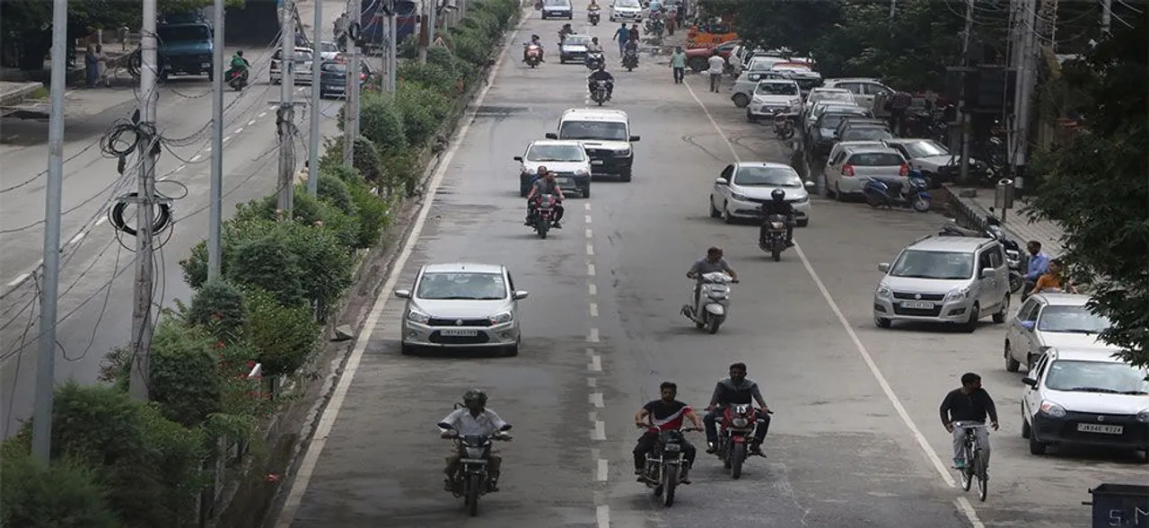 J-K administration starts bus services to ferry government staff in Baramulla district