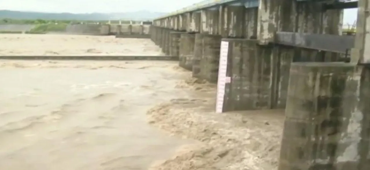Flood alert in Delhi as water level in Yamuna River nears warning level