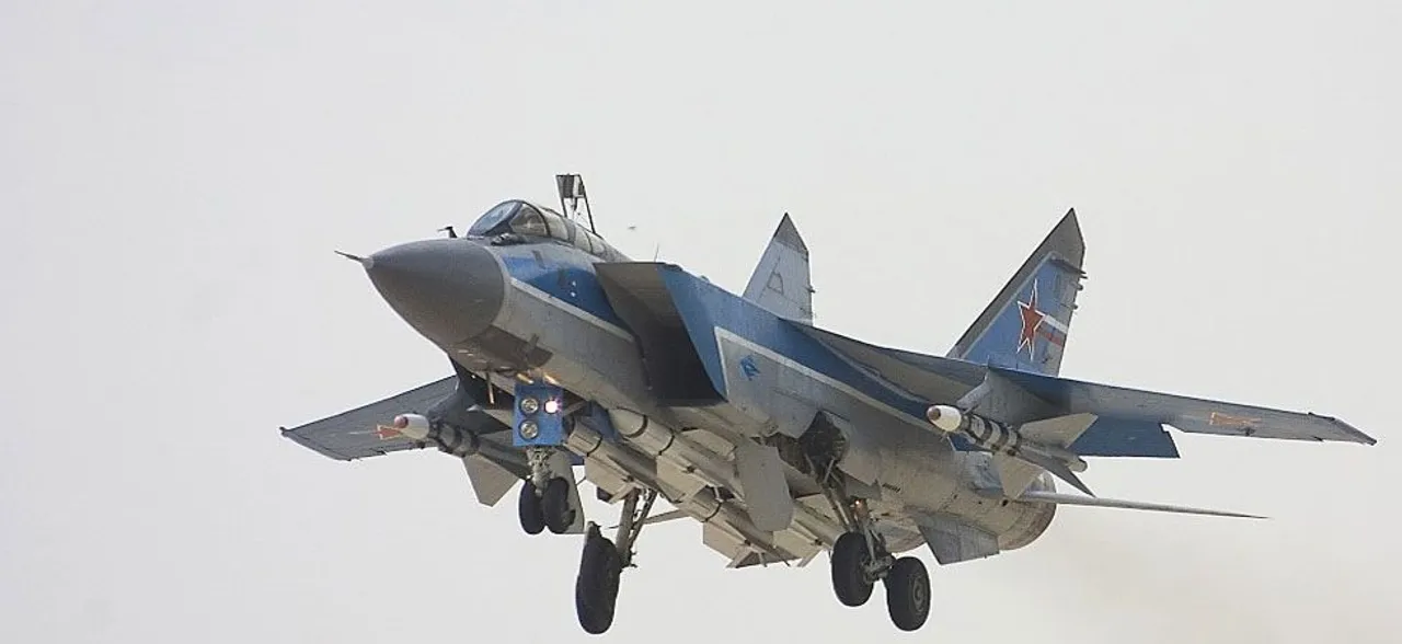 Russian supersonic MiG-31BM fighters conduct interception drill in airspace 