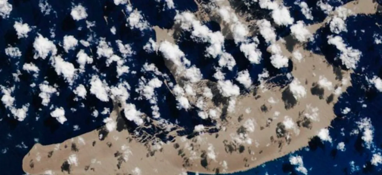 Say What! Volcanic rock as big as Manhatten spotted floating in Pacific Ocean, heading towards Australia 
