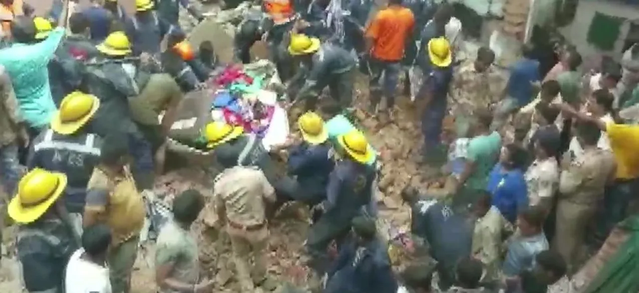 2 Dead, 6 Injured As Building Collapses In Amraiwadi Area Of Gujarat
