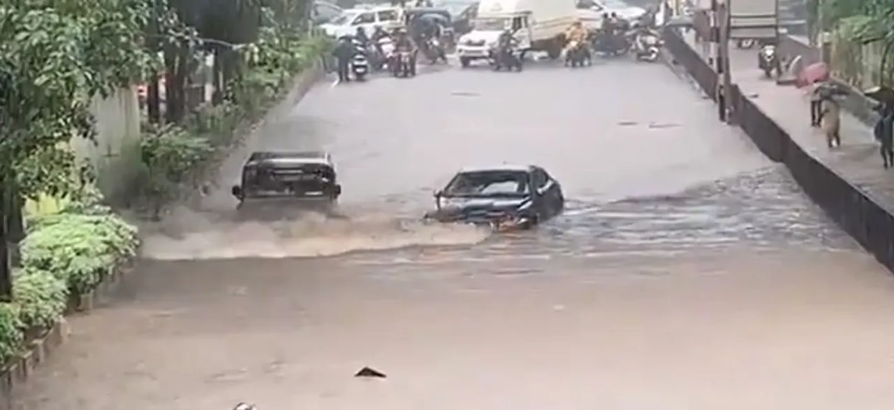 WATCH: When Mahindra Bolero Beats Jaguar Sedan On Mumbai Streets