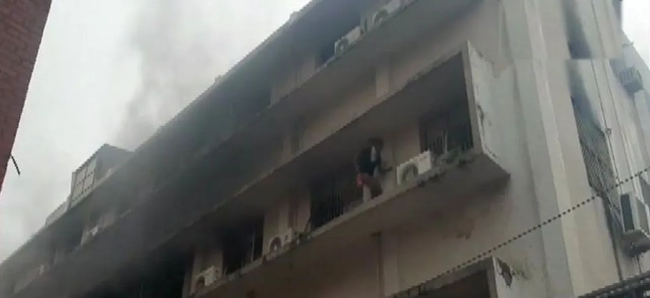 Fire Breaks Out At Paediatric Ward of SSG Hospital In Vadodara, Blaze Fighting Operation Underway
