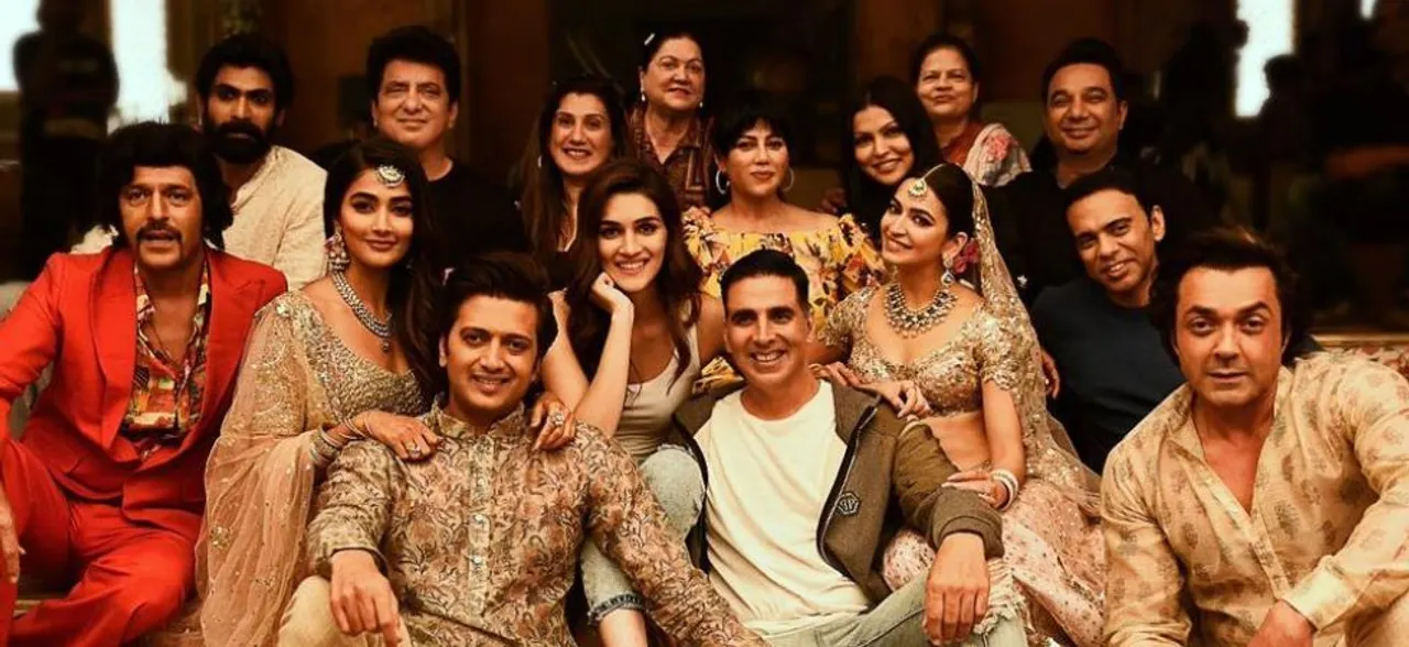 Wait For Housefull 4 Makes Akshay Kumar Fans Restless;  #WeWentHousefull4Poster  Starts Trending