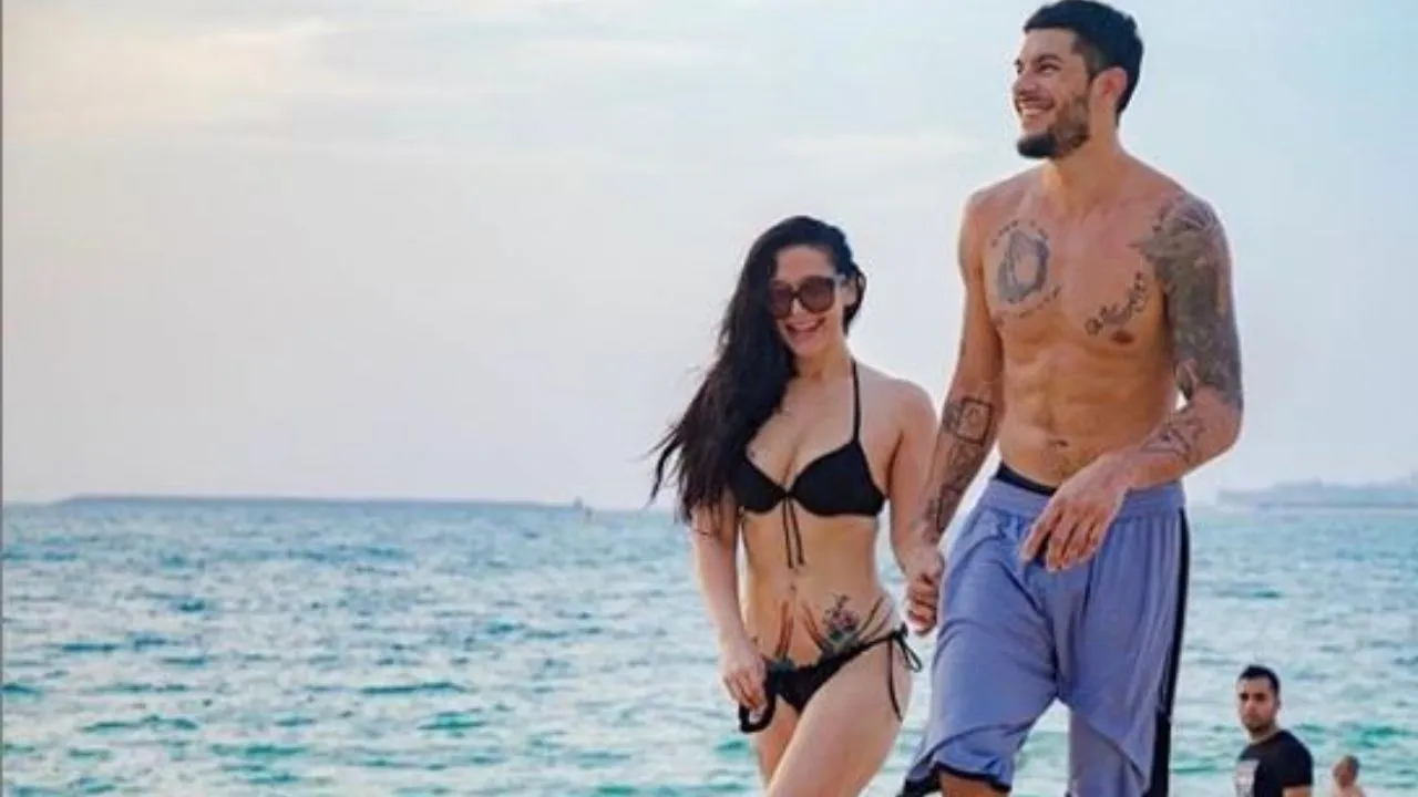 Tiger Shroff's Sister Krishna Shroff Looks Smoking Hot In Black Bikini As She Chills with Boyfriend Eban in Dubai