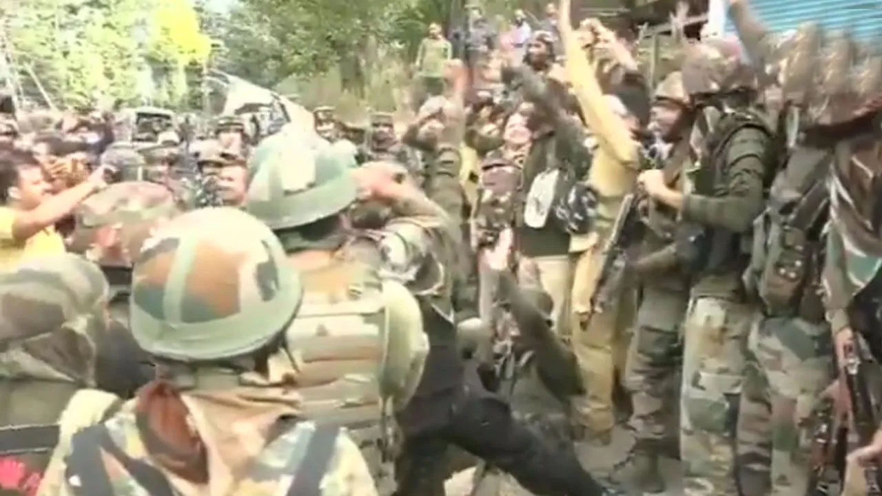 Watch: Army Jawans Raise 'Bharat Mata Ki Jai, Pakistan Murdabad' Slogans After Eliminating Terrorists In J-K