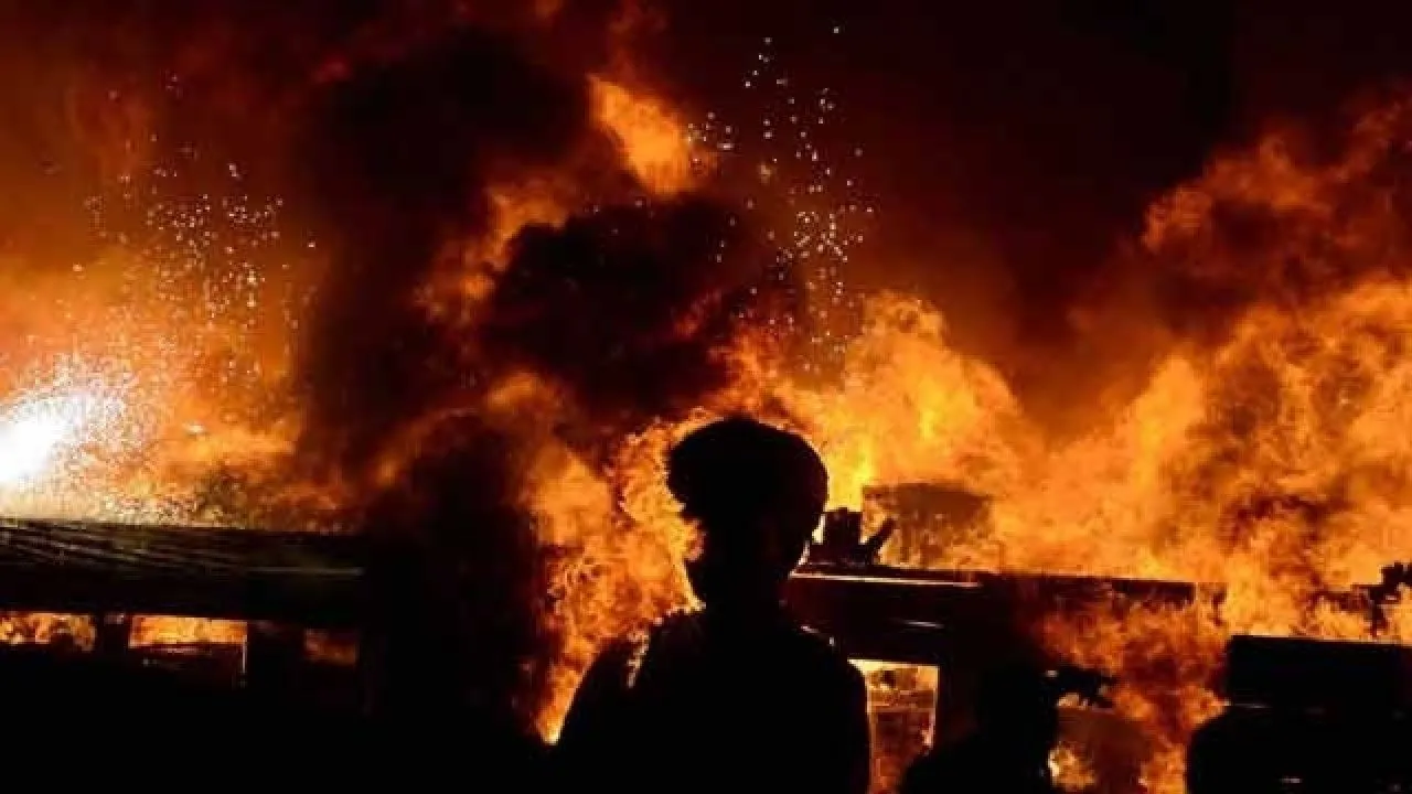 Major Fire Breaks Out At Fancy Market In Kolkata, Fire Engines At Spot 