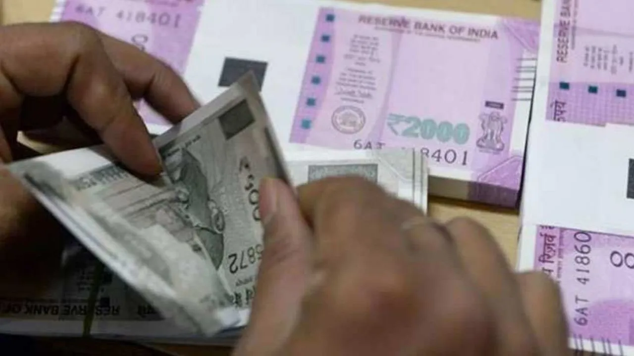 Public Sector Bank Employees To Get One Month Salary In 'Goodwill' Gesture On Festivals