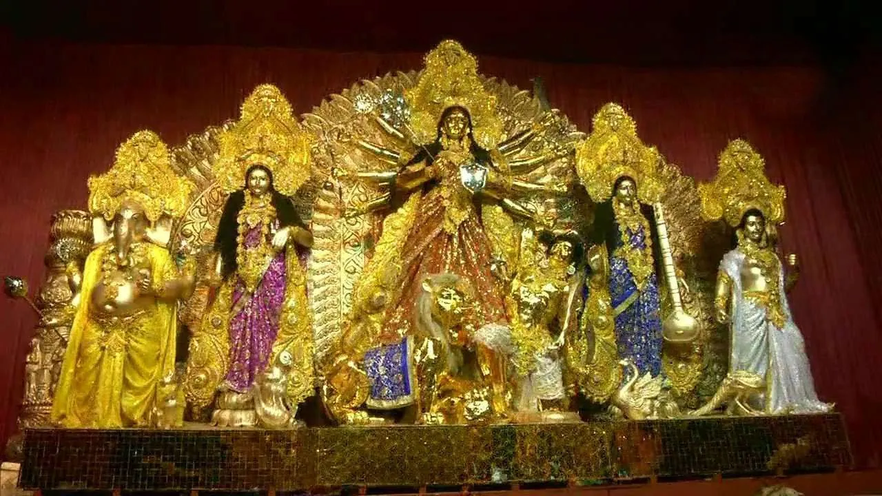 Durga Puja: 250 Artists, Three Months Of Love - This Kolkata Pandal Has A 50 Kg Golden Blessing