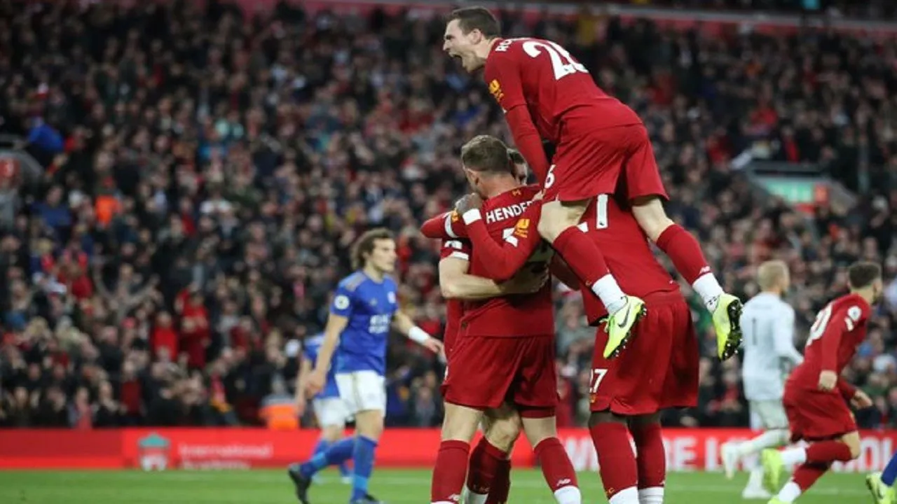 Liverpool Beat Leicester In Stoppage Time, Tottenham Hotspur Lose