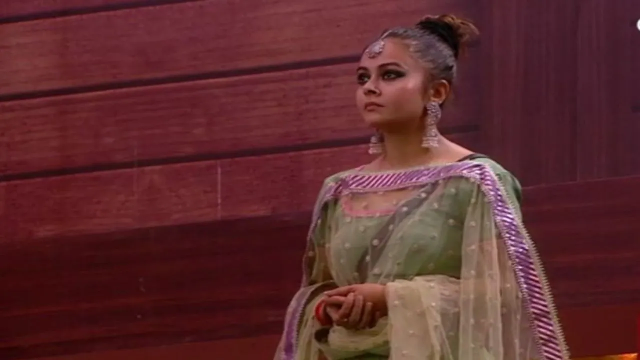 Bigg Boss 13: Twitter Not Happy With First Queen Of Season Devoleena; Says She Is 'No Shilpa Shinde'