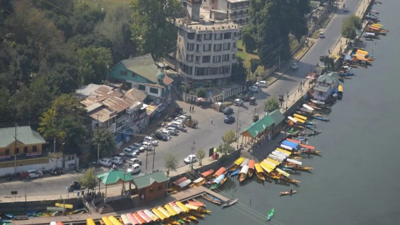 Jammu And Kashmir Reopens For Tourists Two Months After Travel Advisory