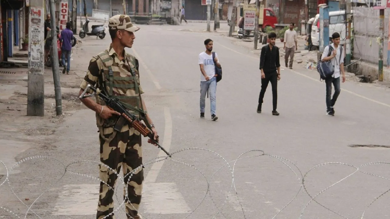 After 68 Days, Post-Paid Mobile Phone Services Likely To Resume In Kashmir From Today