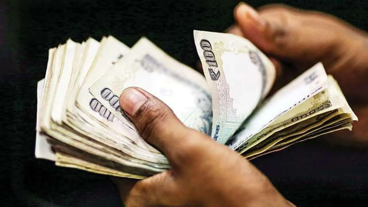 Rupee Opens 5 Paise Higher At 71.38 Against US Dollar In Early Trade
