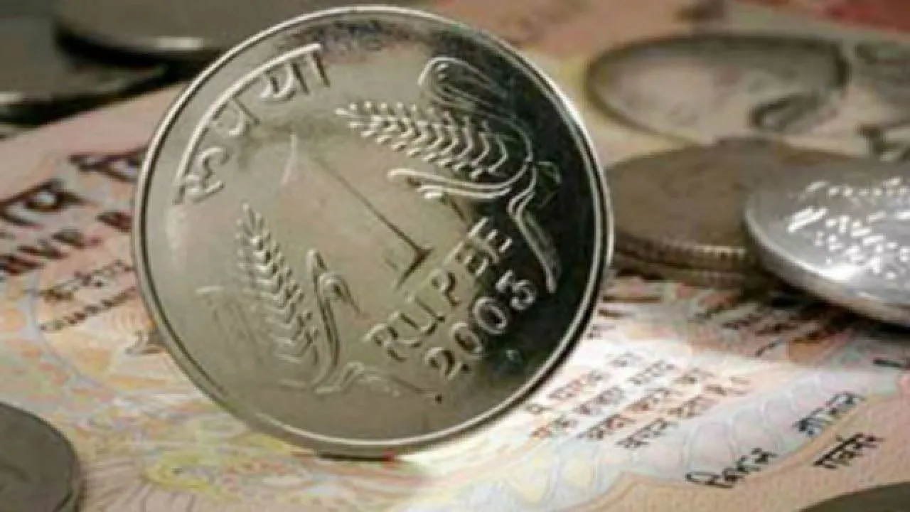 Rupee Slips 4 Paise To 71.2 Against US Dollar In Early Trade 