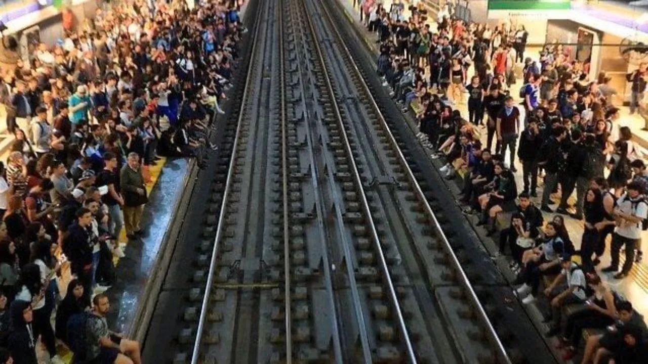 Chile President Declares Emergency After Violent Protests Over Metro Prices 