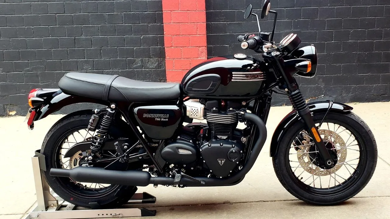 THESE Motorcycles Of Triumph Get Discounts Up To Rs 2.8 Lakh