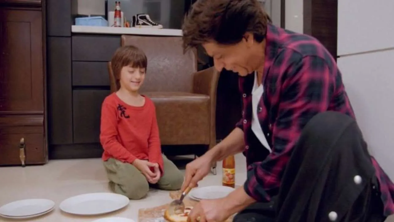 â€˜Not New; Itâ€™s Youâ€™; AbRam Has Cutest Reaction To â€˜Papaâ€™ Shah Rukh Khanâ€™s Interview With David Letterman