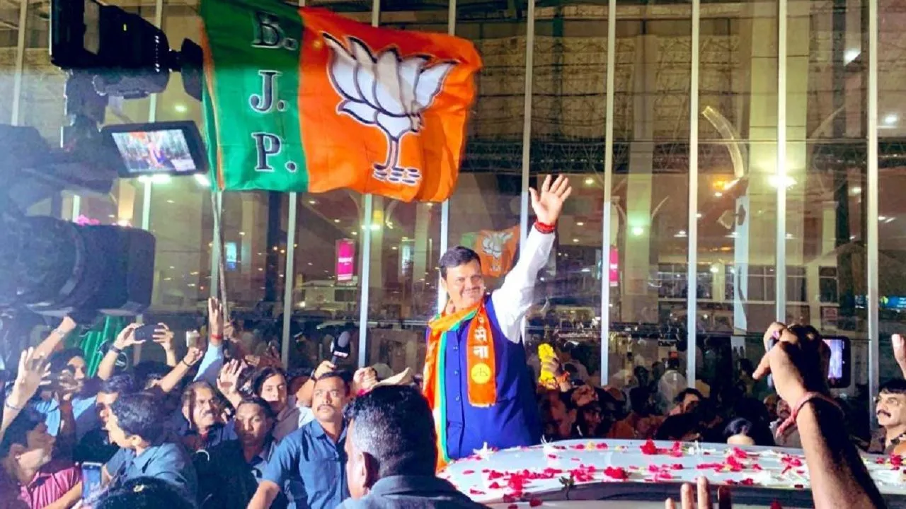Amid Tussle, Devendra Fadnavis, Shiv Sena Leaders Meet Maharashtra Governor Separately
