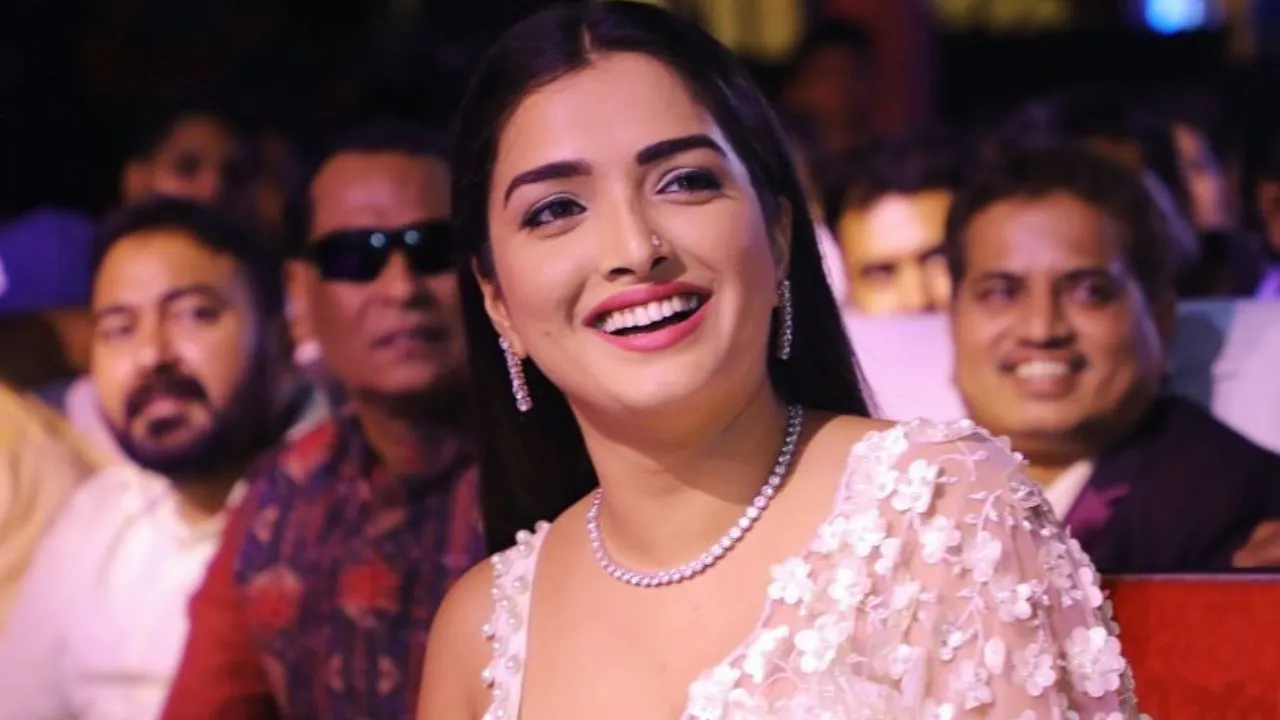 Bhojpuri Actor Amrapali Dubey Sings A New Chhath Song â€˜Aragh Ke Ber Na Kari Aberâ€™, Watch VIDEO 