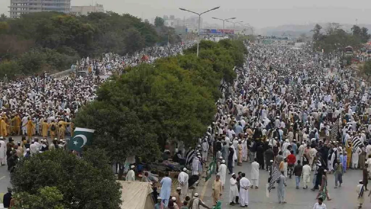 Pakistan: Fazlur Rehman Gives PM Imran Two-Day Ultimatum To Step Down