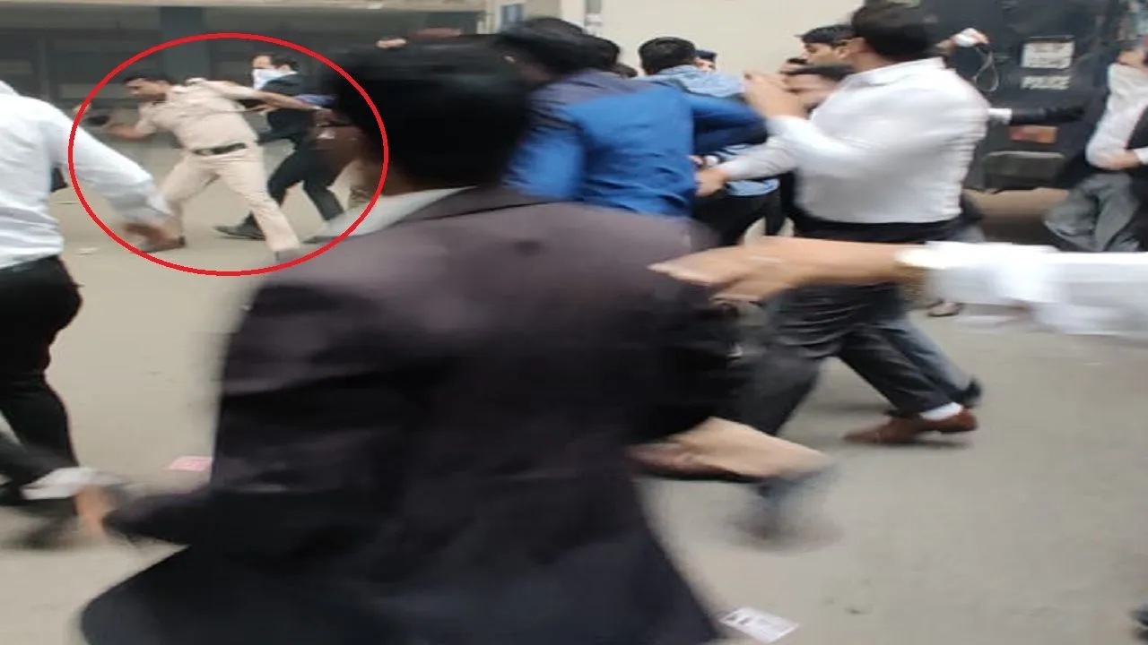 Delhi Police Vs Lawyers | Tis Hazari Court Turns Into War Zone: What Exactly Happened? 