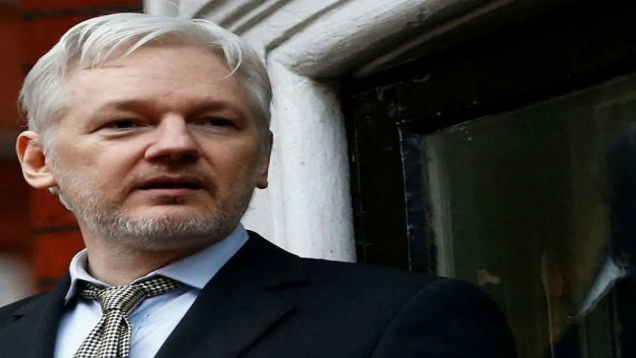 WikiLeaks Founder Julian Assangeâ€™s Treatment Putting His Life 'At Risk': UN Expert