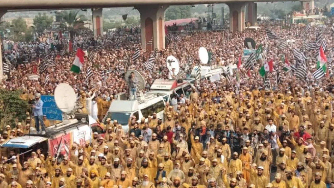Pakistan: Protesters Stage Sit-In, Demand PM Imran Khan's Resignation