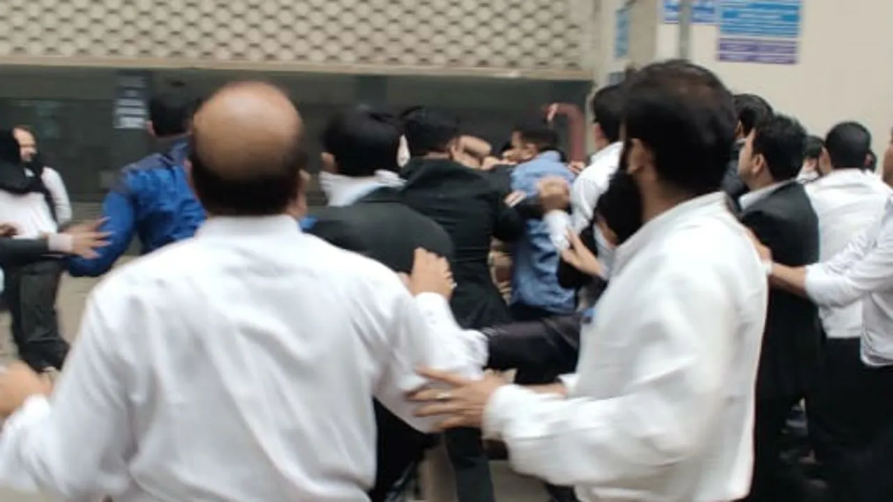 Delhi High Court Starts Hearing On Tis Hazari Court Clash, Issues Notices To Govt, Bar Councils