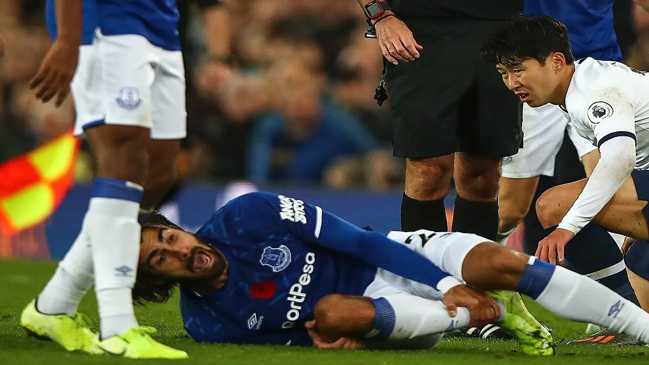 Tottenham Hotspur Vs Everton Premier League Clash Marred By Horrific Ankle Injury To Player