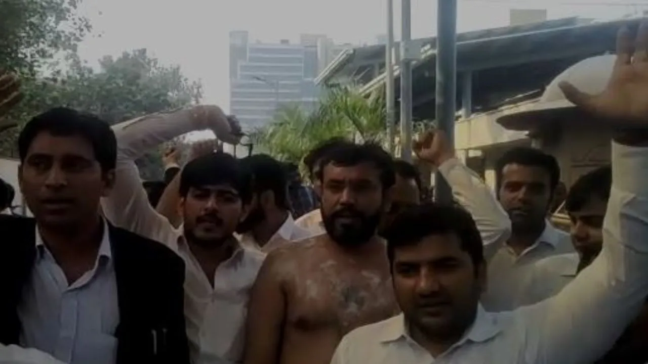 Lawyer Tries Self-Immolation At Rohini Court, Says Cops Using Media, FIRs To Intimidate Legal Fraternity