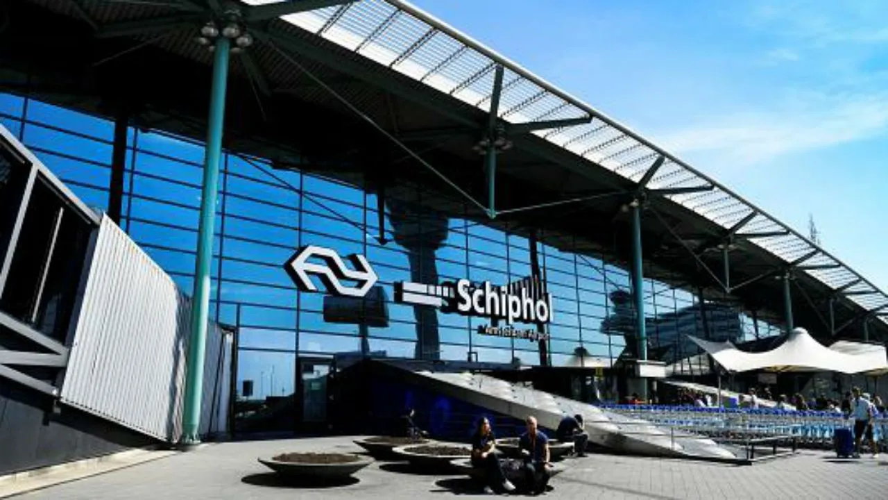 Amsterdam: Pilot Accidentally Sets Off Hijack Alarm, Triggers Chaos At Schiphol Airport