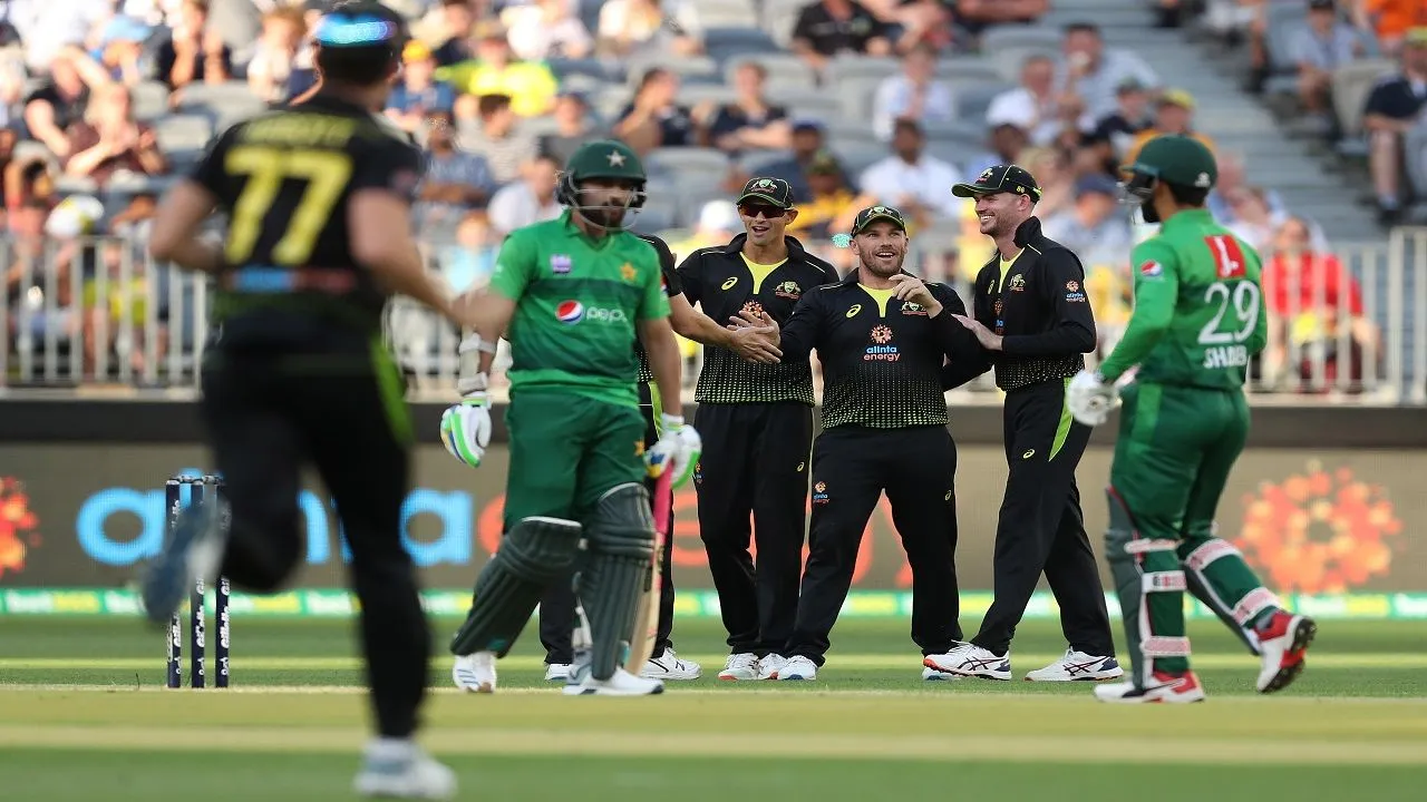 Nine Consecutive Dot Balls - Pakistan Score Just Two Runs In Final Two Overs In Perth T20I Vs Australia
