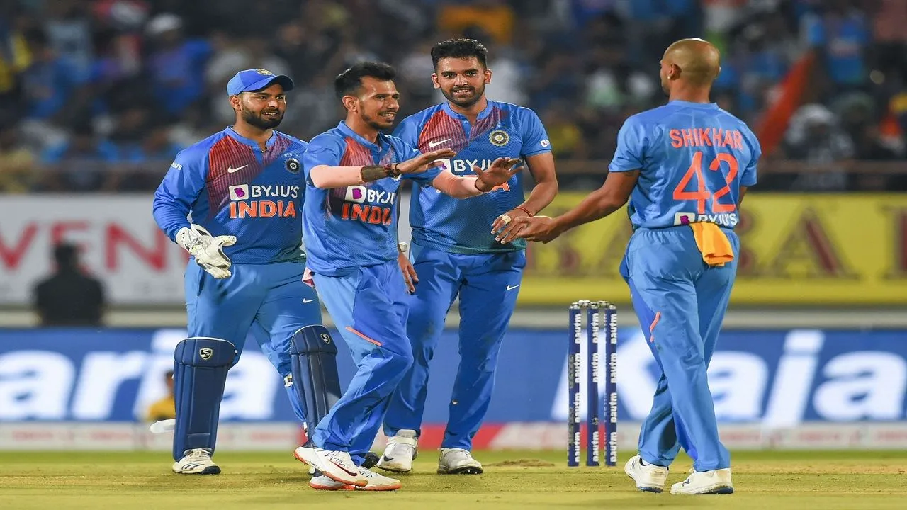 Yuzvendra Chahal's Art Of Taking Wickets In Middle Overs An Asset: Washington Sundar