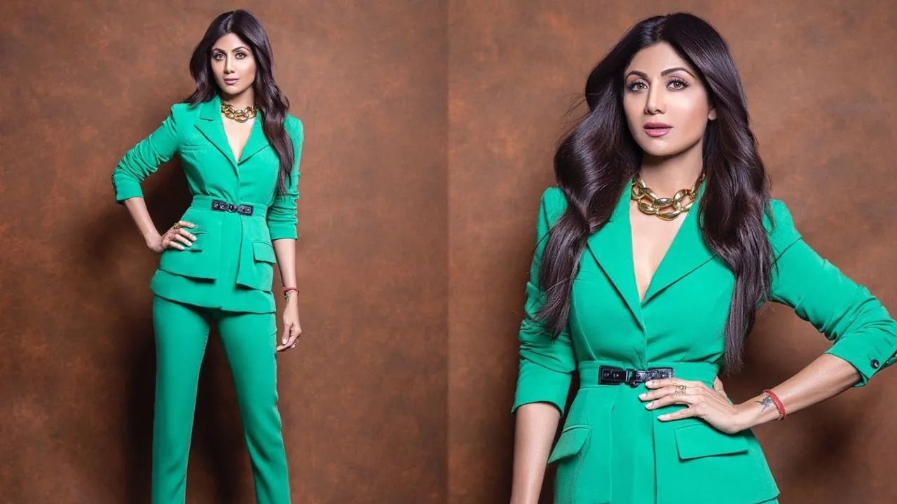 Shilpa Shetty Looks Pretty â€˜Awesomesauceâ€™ In Green Pantsuit, See PHOTOS