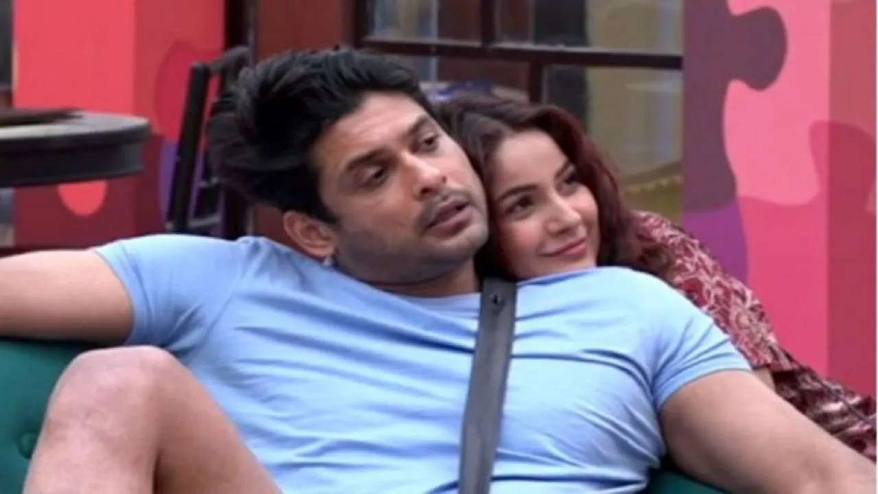 VIDEO | Bigg Boss 13: Shehnaz Surprises Sidharth With Flowers At Bedside And Gets Warm Cuddle From Actor In Return