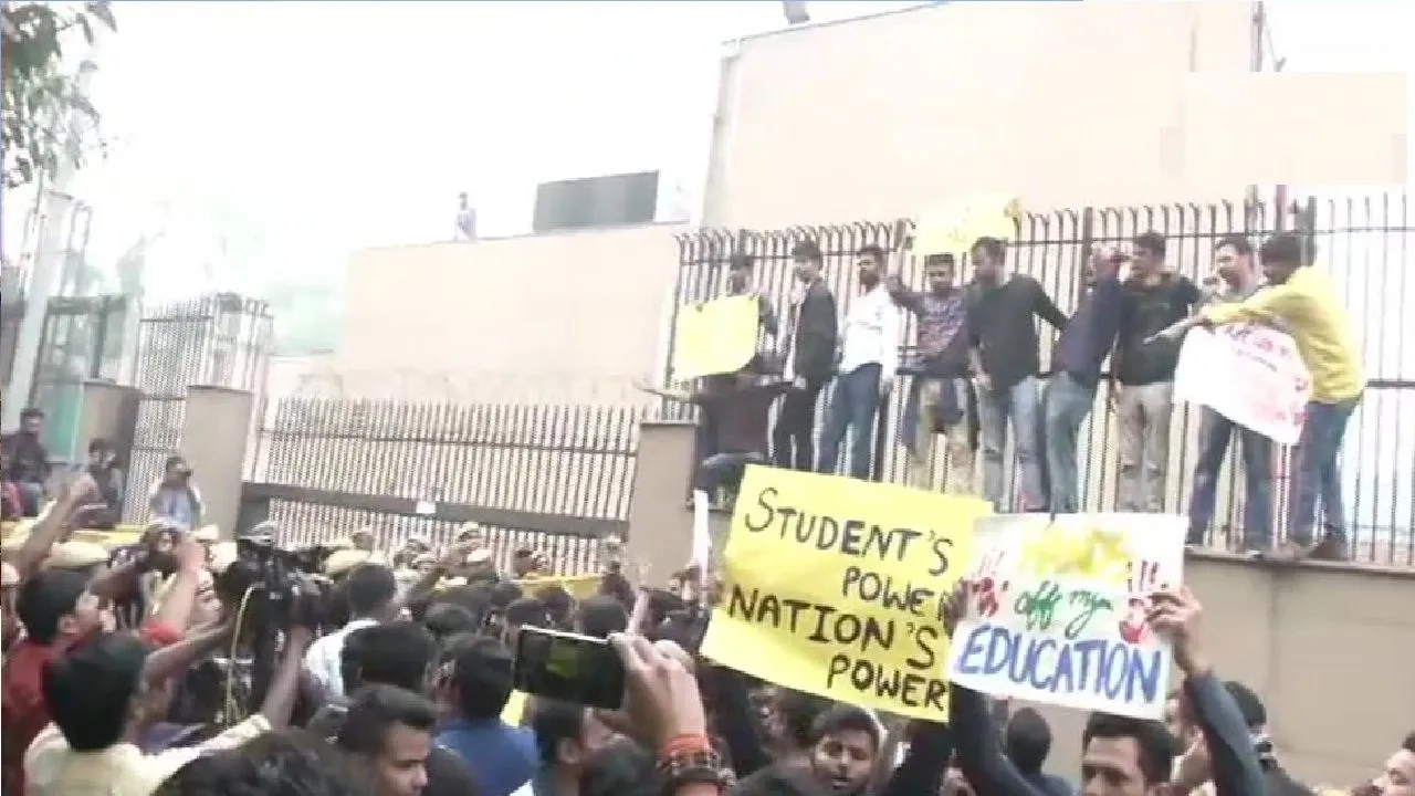 JNU Students Protest Outside UGC Office In Delhi Over Massive Hike In Hostel Fee
