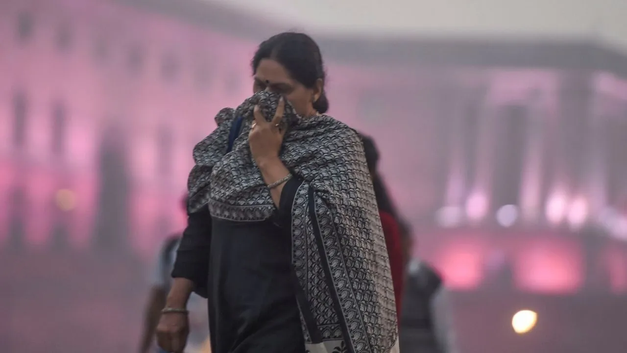 Delhi Struggles To Breathe, Air Quality Turns Severe, Schools Shut For 2 Days